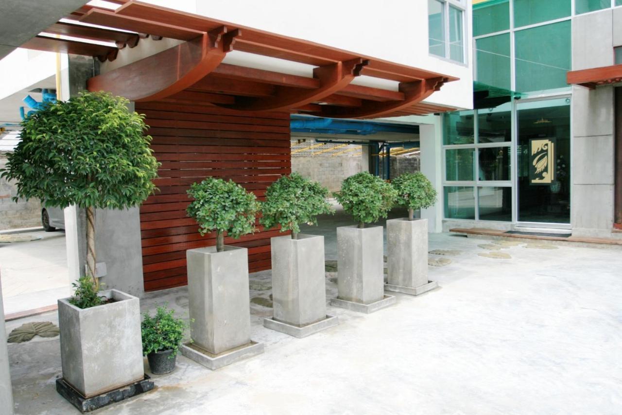 Bansabai Sabaidee Service Apartment Bangkok Kültér fotó