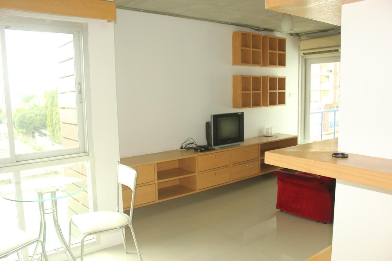 Bansabai Sabaidee Service Apartment Bangkok Kültér fotó