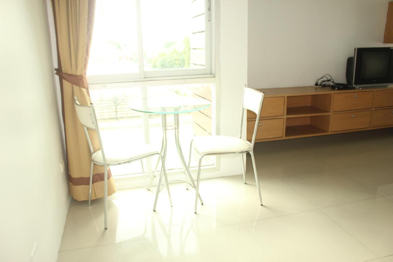 Bansabai Sabaidee Service Apartment Bangkok Kültér fotó