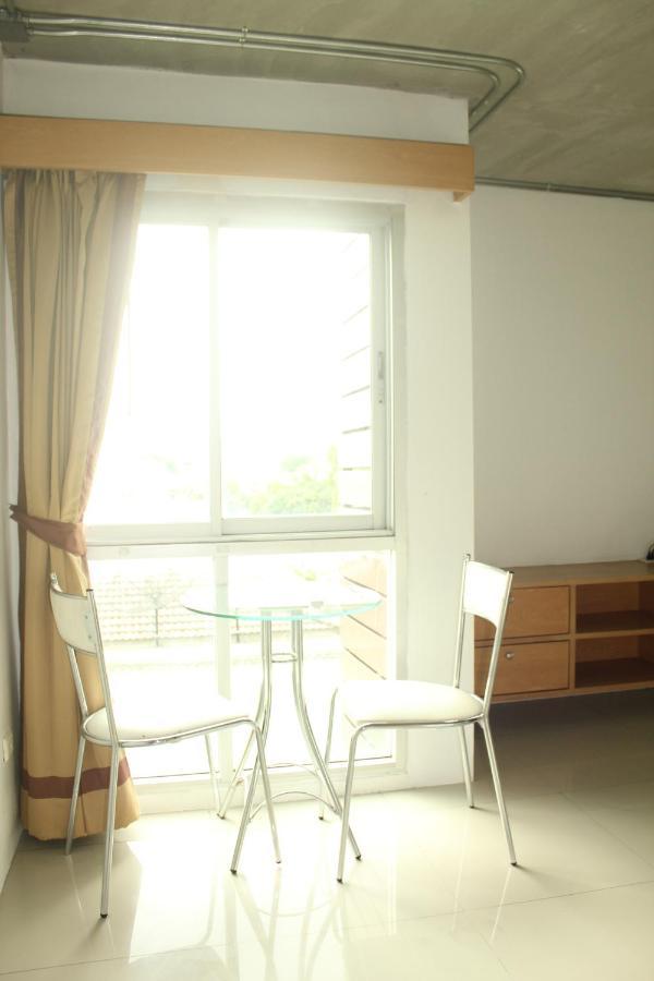 Bansabai Sabaidee Service Apartment Bangkok Kültér fotó